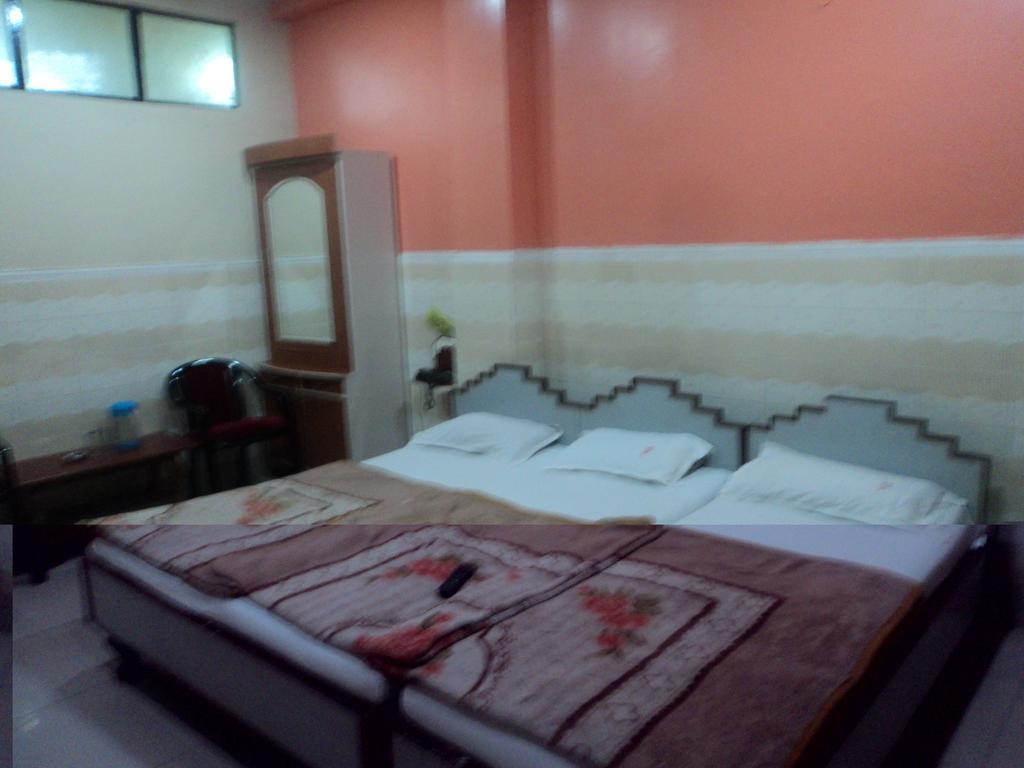 Hotel Jyoti Varanasi Oda fotoğraf