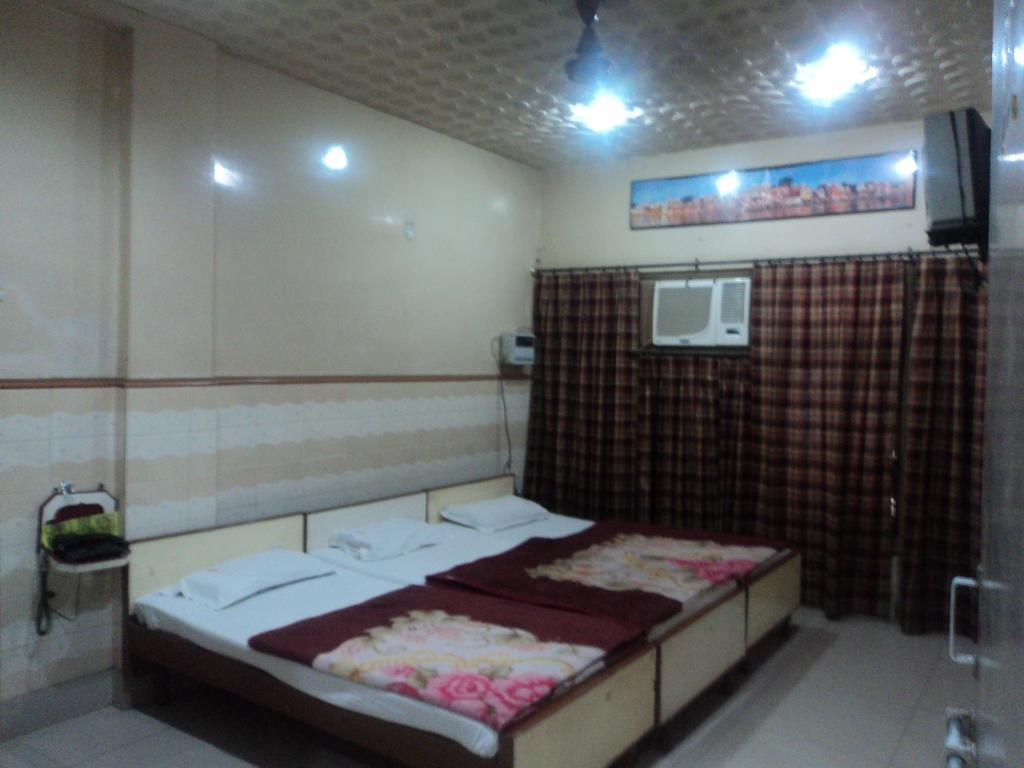 Hotel Jyoti Varanasi Oda fotoğraf