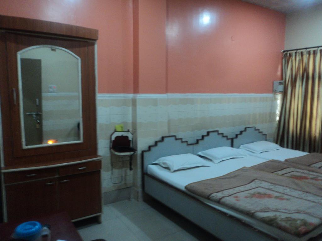 Hotel Jyoti Varanasi Oda fotoğraf