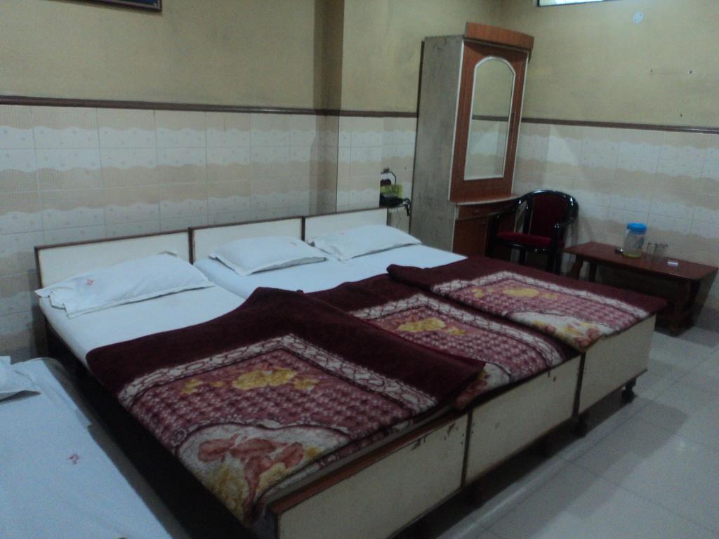 Hotel Jyoti Varanasi Oda fotoğraf